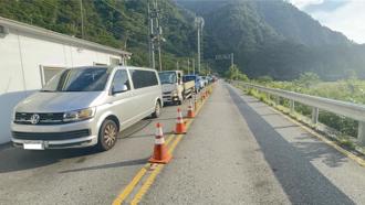 中橫便道今起增夜間通行 便利大梨山農運果下山 