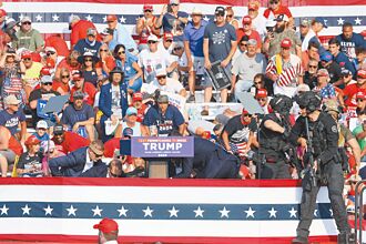 陸媒指美槍枝氾濫 仇恨情緒加劇撕裂