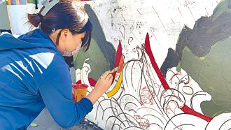 記錄部落重建 編織彩虹躍上校牆