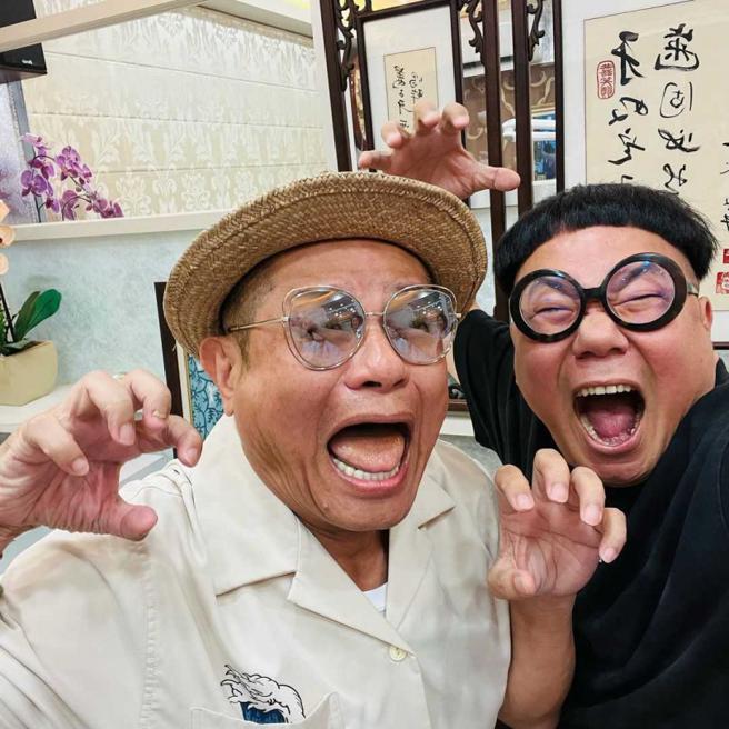 蚬仔因被许效舜相中收为徒弟，开启了他近30年的演艺之路。（翻摄自蚬仔IG）