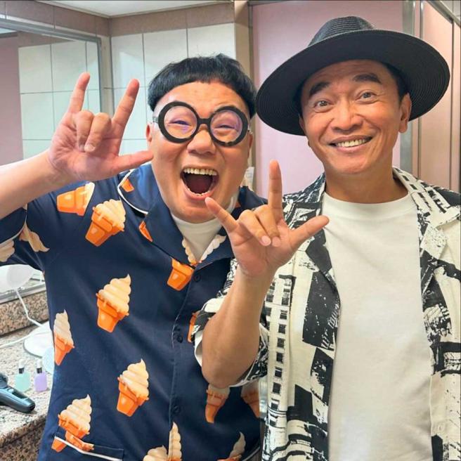 顶着招牌西瓜皮头的蚬仔，经常登上各大综艺节目担任来宾。（翻摄自蚬仔IG）