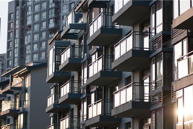 大陸6月70個大中城市房價指數按年跌幅擴大，創9年最大跌幅。（shutterstock）