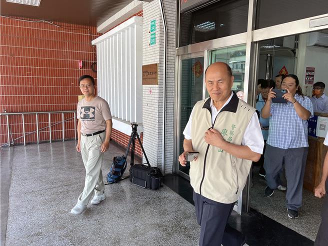 最後一天上班的台南市警察局長廖宗山，15日仍前往警六分局指揮逮捕涉案的羅姓女子。（洪榮志攝）