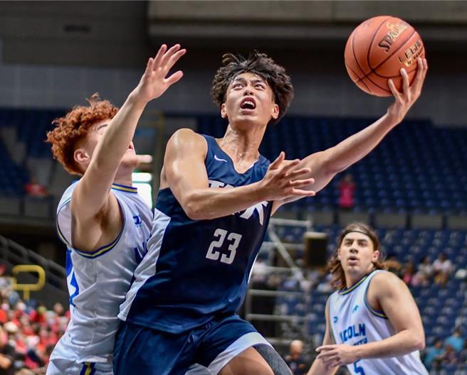 高雄年度夏日篮球盛事「2024佛光杯大学篮球邀请赛」将于7月23日至28日在高雄巨蛋体育馆热闹登场，今年共邀请到16支来自国内外的优秀队伍报名参赛。（资料照片）