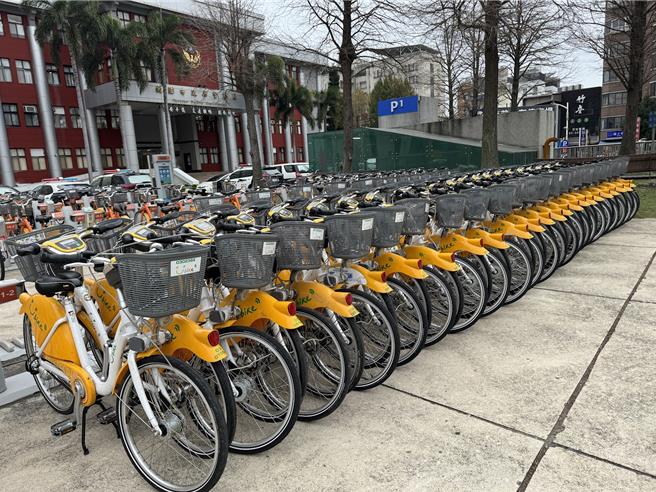 桃園市公共自行車已從今年7月1日起，規定會員騎乘YouBike2.0E電輔車款皆須投保免費公共自行車傷害險、YouBike2.0則要完成投保意願調查，否則無法租借。(蔡依珍攝)