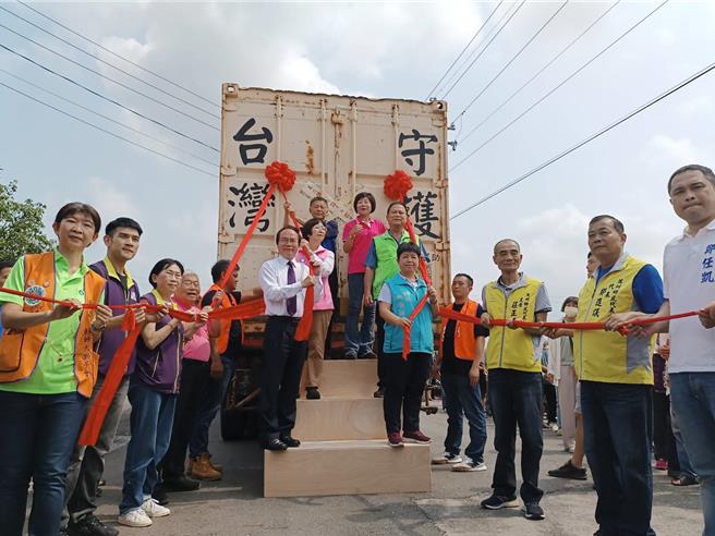 台灣護聖宮集結社會各界資源，以「40呎貨櫃送愛到偏鄉」，5年來已舉辦16場。（資料照／葉靜美攝）