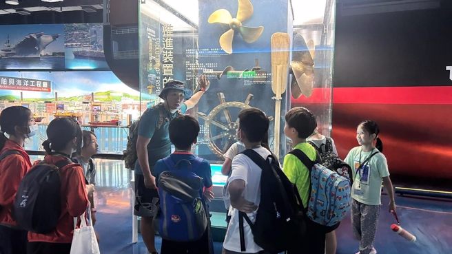 海科馆内「舶与海洋工程科技」导览。(照片/臺北市政府教育局提供)