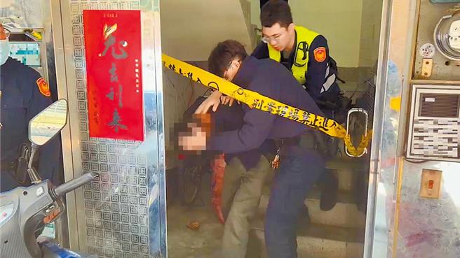 男子陳皇村去年4月因普發6000元與大哥起口角爭執，隨後以遛狗繩勒死大哥後打電話向警方自首。因媒體報導後網友一片叫好，其胞妹貼文替大哥平反並稱「台灣法律也要負責」，新北地方法院國民參審法庭今（15）日宣判，陳皇村因殺人罪處13年10月徒刑。（資料照）