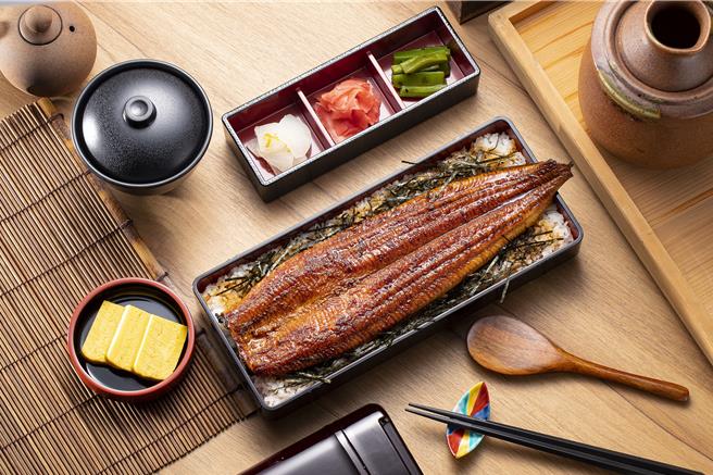 夏季要吃鰻魚補充元氣，2024年的土用丑日為7月24日與8月5日2天，台中鰻魚飯專門店推出買1送1的超狂優惠吸引鰻魚控消費。(大江戶町鰻屋提供)