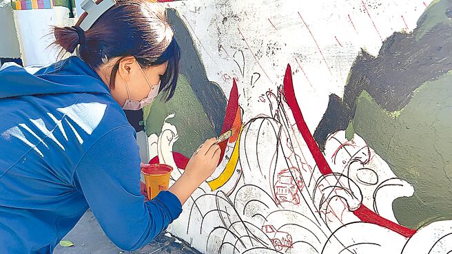 八八風災將屆滿15年，屏東縣霧台國小除創作繪本《編織彩虹》訴說部落重建故事外，屏榮高中多媒體設計科師生還協助將繪本畫成36幅壁畫。（屏榮高中提供／謝佳潾屏東傳真）