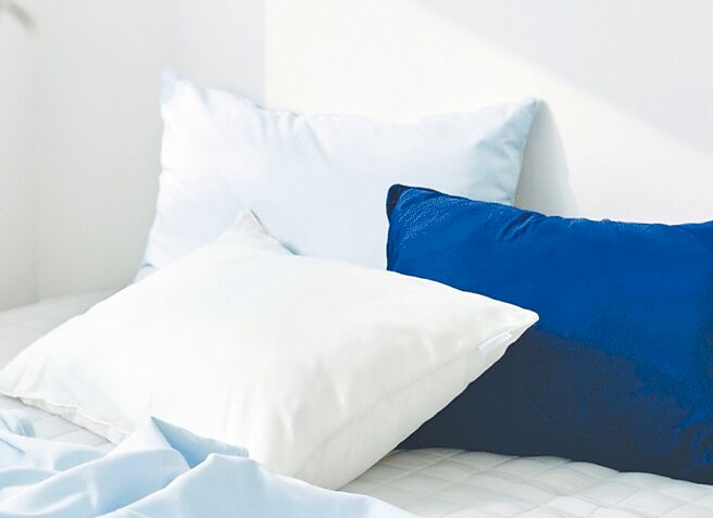 京站推blank.的「BODYLUV 涼涼枕頭套」，原價248元、特價218元。（京站提供）