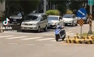 機車停斑馬線騎士躲樹下納涼 警：違法最高罰3萬6