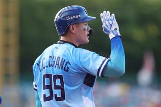 張育成中職首秀全網關注　部長變悍將「邦化」竟成熱門關鍵字