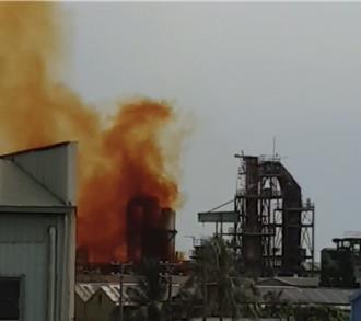 高雄大發工業區冒黃濃煙「害狂咳」 真相曝光！環保局要開罰