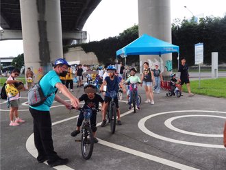 新北模擬路考河濱登場 招募小騎手一起「單車Fun心騎」 