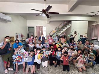 麻豆新樓醫院推失智友善教育 學童當「天使」幫按摩、奉茶敬老