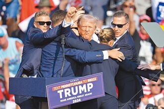 川普本能反应惊人 展现硬汉形象