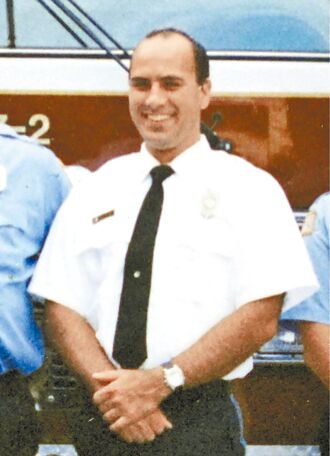 川粉擋子彈護妻女亡 川拜哀悼