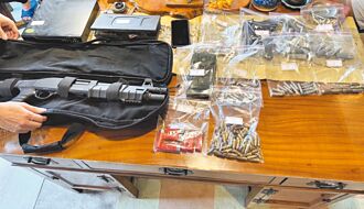 南投藝品商藏軍火 警攻堅查獲霰彈槍