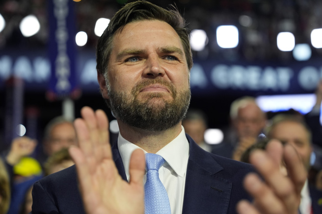 曾骂川普白痴、喻为希特勒 范斯如何「转身」变川普副手。(图/美联)