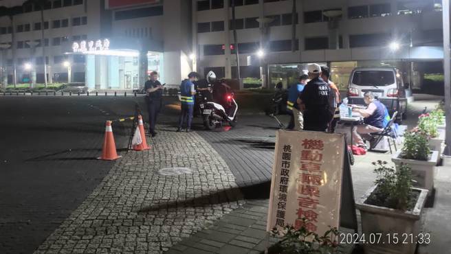 警方携手环保局等单位取缔噪音车辆。（翻摄画面）