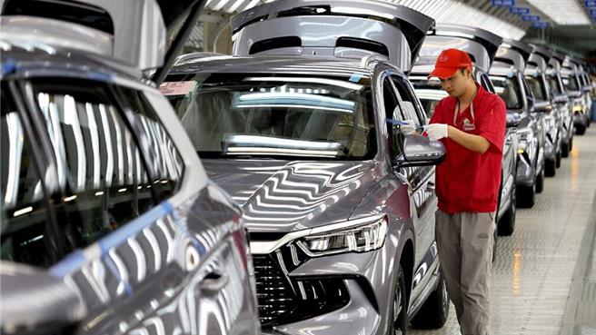 欧盟要求27个成员国提交有关对中国电动汽车加徵关税的意见。（新华社资料照）