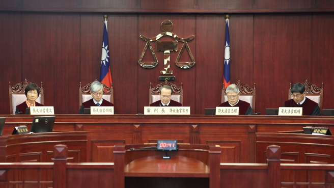 憲法法庭10日針對聲請暫時處分國會改革法案等4案進行公開準備程序，大法官張瓊文（左起）、大法官蔡炯燉、大法官許宗力、大法官許志雄、大法官黃瑞明等一同出席。（資料照,杜宜諳攝）