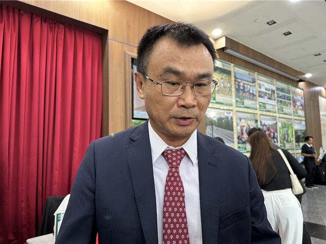 农业部前部长陈吉仲16日参加活动受访时强调，一个违宪违法的组织，「我怎么会去参加呢？」。（林良齐摄）