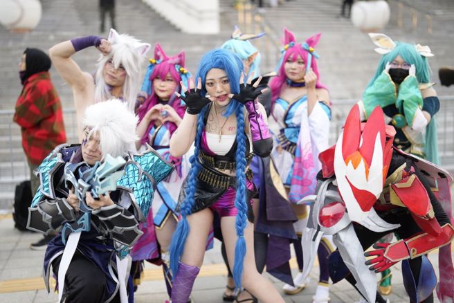 电竞粉丝装扮成英雄联盟角色。（美联社资料照）
