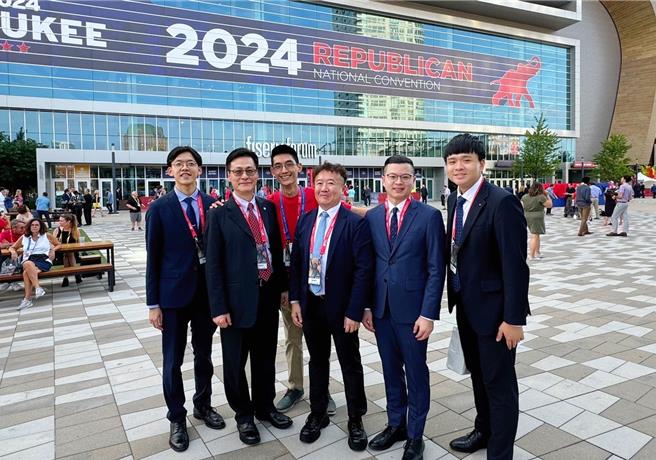 國民黨副秘書長江俊霆、駐美代表處秦日新大使、智庫副執行長、桃園市議員凌濤、副發言人康晉瑜、青年團總團長羅雍勝等出席美國共和黨全代會。（國民黨提供）