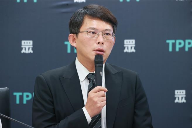 黃國昌今（16）日重申，根本不存在尤伯祥說的「以問答問」的問題，並強調「質詢」的定義從過去到現在，從來沒有人懷疑過違反法律明確性原則，反質詢怎麼會違反法律明確性原則？（民眾黨提供）