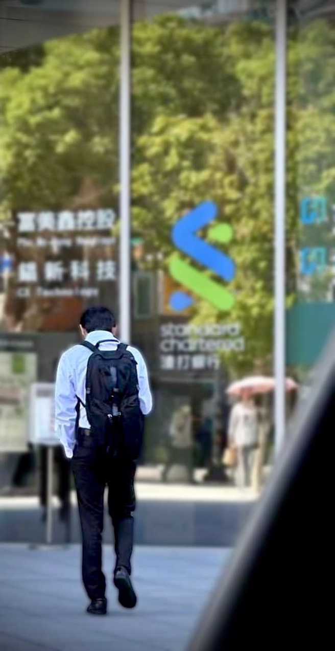 张清芳小儿子Nicholas最近到金控公司实习。（图／张清芳脸书）