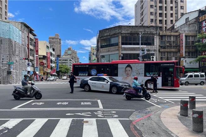 高雄赵姓公车司机左转时不礼让行人，黄妇遭撞抢救3天不治，赵男被依过失致人于死罪判刑6月、缓刑2年。（中时资料照）