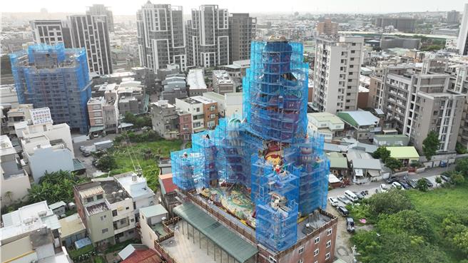 庙方近日展开神农大神像修缮作业。（庙方提供／李京升苗栗传真）