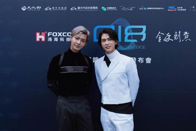 炎亚纶（左）和石知田是《Q18》主要演员。（资料照片）