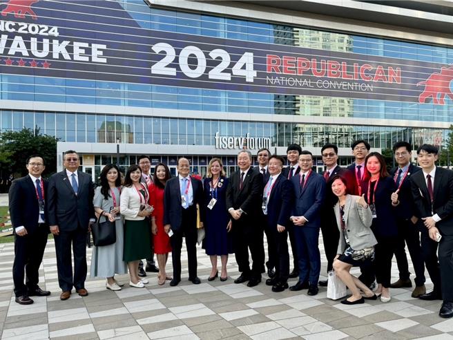 「2024共和黨全國黨代表大會」2024 Republican National Convention）朝野跨黨派代表團一行，於美國時間15日展開第一天參訪行程。（民進黨提供）