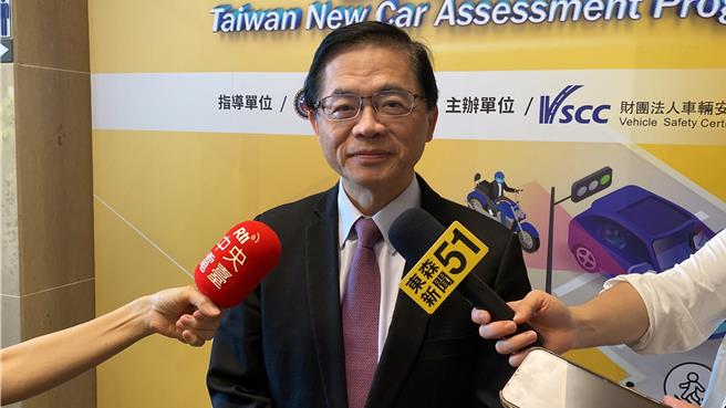 交通部长李孟谚16日下午出席台湾新车安全评等论坛。（蔡明亘摄）