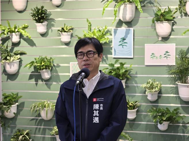 高市府有意將研考會的資訊中心升格為資訊處並增加人力，以加速推動相關工作，高雄市長陳其邁今（16）日指出，目前研考會主委陳博洲正在努力與人事單位協調，年底前將完成作業。（柯宗緯攝）