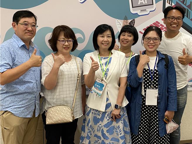 桃园南崁国中推动媒体素养课程，要学生讨论是不是该禁抖音。（林志成摄）