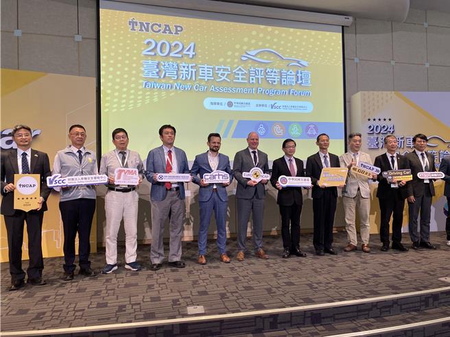 財團法人車輛安全審驗中心16日下午舉行台灣新車安全評等TNCAP論壇，說明計畫成果及未來規畫。（蔡明亘攝）