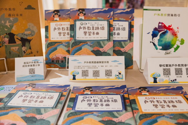 運用實際行動觀察探索，書寫發表的方式，加上解說實踐等策略，提高學生對於在地文化與環境的關注。(照片/教育部國教署提供)