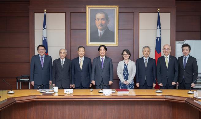 赖清德总统16日出席「113年司法院大法官提名审荐小组」第一次会议。(总统府提供)