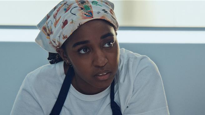 阿尤艾德维利在《大熊餐厅》第3季中献出导演处女秀。（Disney＋提供）