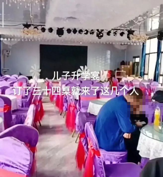 大陸有父親因兒子剛考完，便包了飯店席開34桌要宴客，不料，只來了4個人，讓他崩潰表示「錢都沒了」。（圖／翻攝自微博）