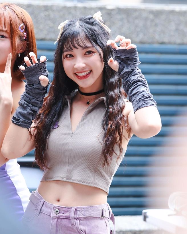 有网友认为，张爱很像今年爆红的啦啦队女神一粒。（图／IG@张爱）