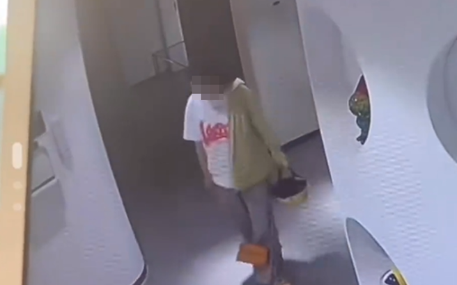 大陸河北省有女子前一天吃完野菇後，隔天到公司上班如夢遊般不斷恍神，直到同事發現異狀才趕緊將她送醫。（圖／翻攝自微薄）