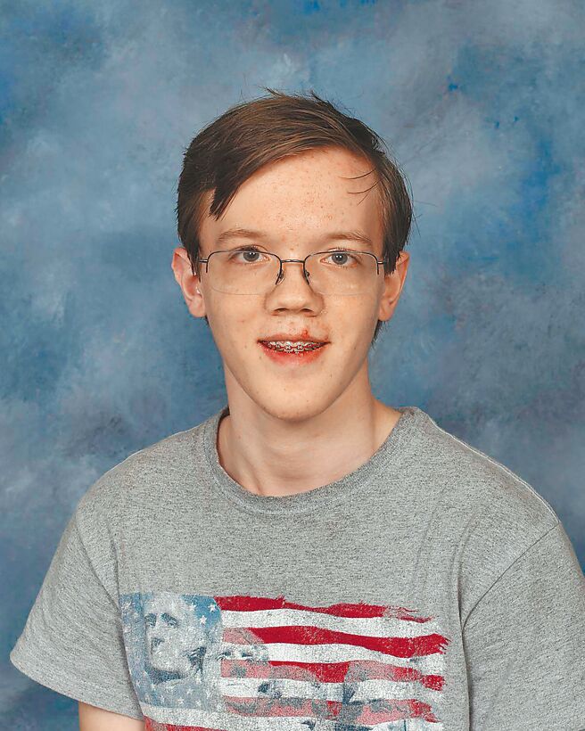 库克斯热爱射击活动，同学透露他曾参与射击校队选拔，但并未入选。图为2021年的库克斯。（美联社）