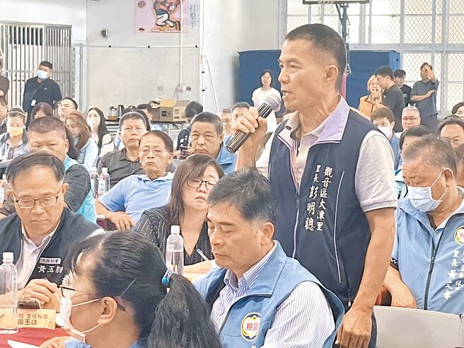 反對3家SRF發電廠進駐桃園觀音區，藍營號召千人8月12日赴總統府、經濟部與環境部抗議，大潭里長彭明聰也當面要求市長張善政協助，阻止3家SRF發電廠營運。（呂筱蟬攝）