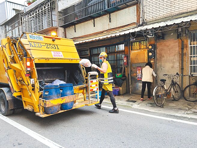 桃園持續宣導垃圾源頭減量、資源回收及再利用工作，讓桃園資源回收率從升格前的48.86％，提高到去年的60.14％。（蔡依珍攝）