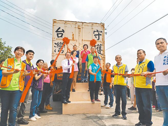 台灣護聖宮集結社會各界資源，以「40呎貨櫃送愛到偏鄉」，5年來已舉辦16場。（資料照／葉靜美攝）